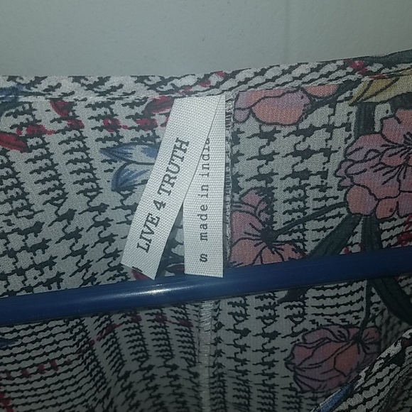 Gingham Floral Ruffle Sleeve Crop Small - Picture 3 of 7